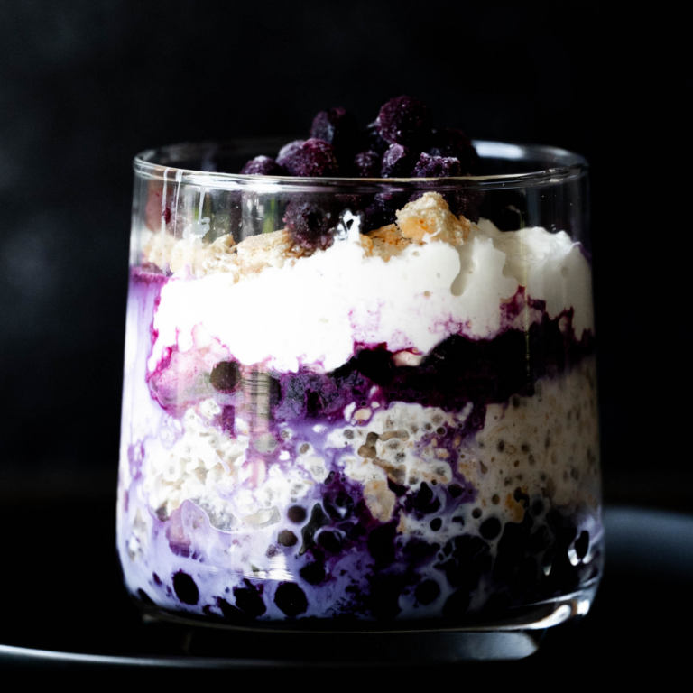Easy Blueberry Cheesecake Overnight Oats (made with frozen blueberries