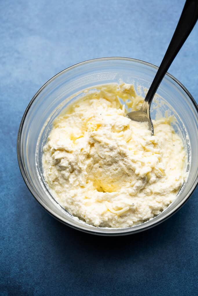 Ricotta mixed with cheese.